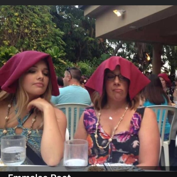 Hi 👋 I’m Tanja! I love Reselling great finds to add to your closet and home 😊 - Picture 11 of 16